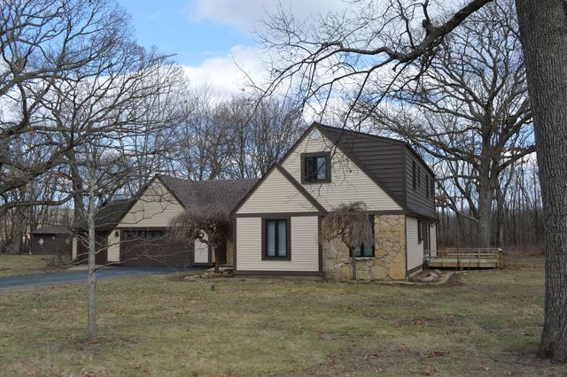 1701 Woodcrest Drive, St. Anne, IL 60964