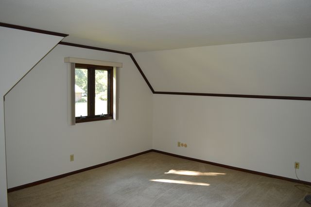 1701 Woodcrest Drive, St. Anne, IL 60964