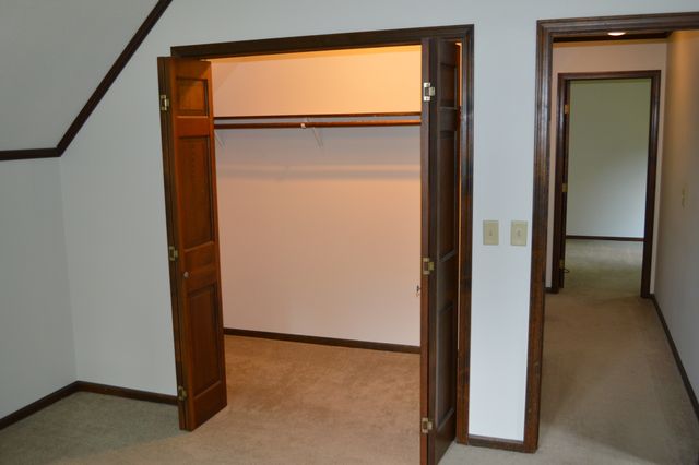 1701 Woodcrest Drive, St. Anne, IL 60964