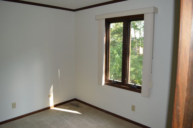 1701 Woodcrest Drive, St. Anne, IL 60964