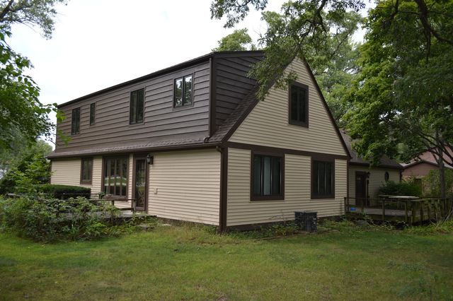 1701 Woodcrest Drive, St. Anne, IL 60964