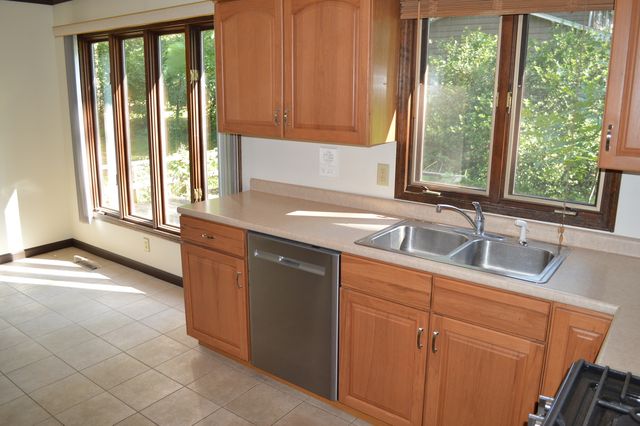 1701 Woodcrest Drive, St. Anne, IL 60964