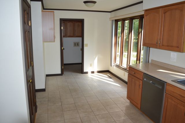 1701 Woodcrest Drive, St. Anne, IL 60964