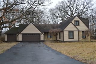 1701 Woodcrest Drive, St. Anne, IL 60964