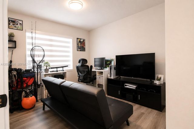 1009 NW 4th Ter, Florida City, FL 33034