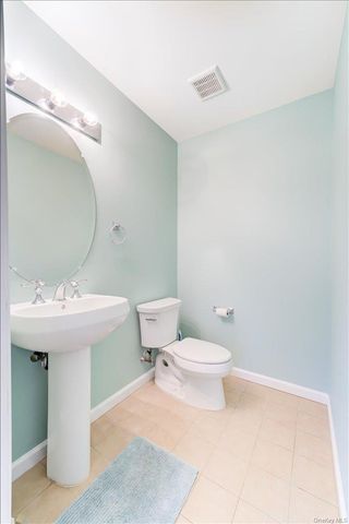 26 Halley Court, Poughkeepsie, NY 12601