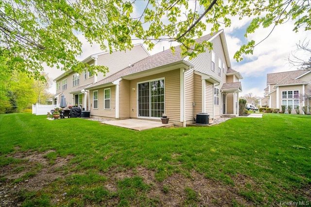 26 Halley Court, Poughkeepsie, NY 12601