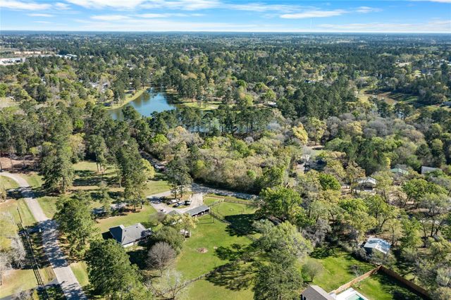 19739 E Lakeshore Drive, Magnolia, TX 77355