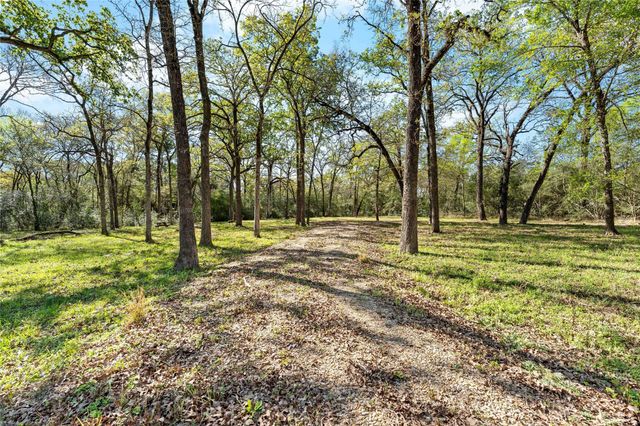 19739 E Lakeshore Drive, Magnolia, TX 77355