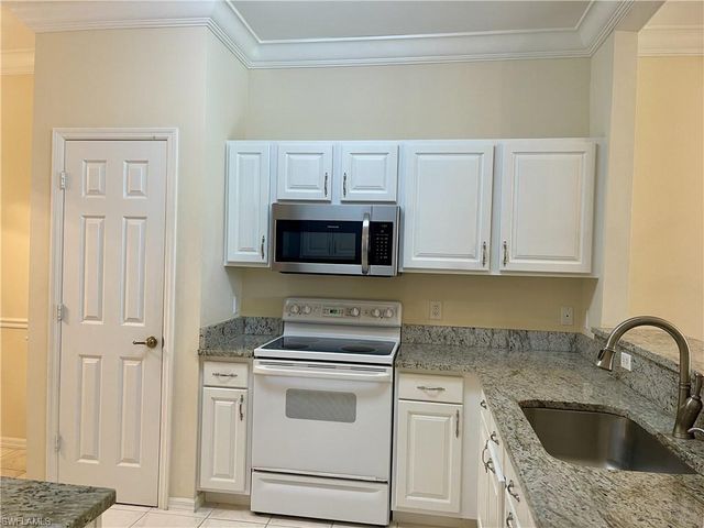 3965 Bishopwood CT E 205, Naples, FL 34114