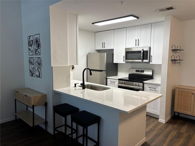 8809 MANOR LOOP 202, Lakewood Ranch, FL 34202