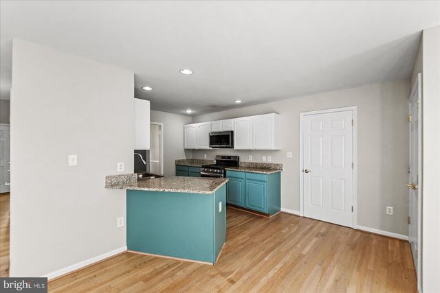 30 COUNTRY MANOR DR, Fredericksburg, VA 22406