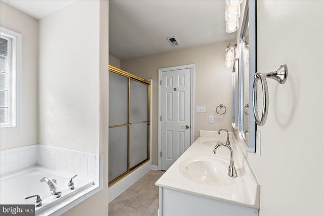 30 COUNTRY MANOR DR, Fredericksburg, VA 22406