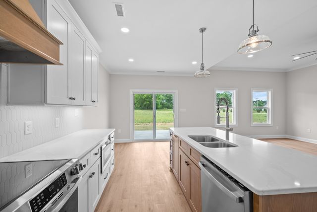 56 Deer Valley Cir, Winchester, TN 37398