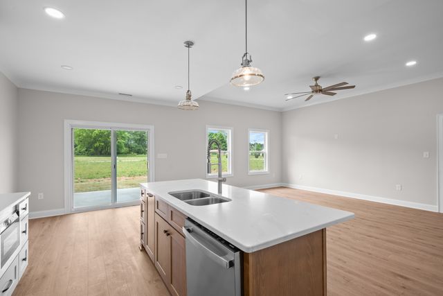 56 Deer Valley Cir, Winchester, TN 37398