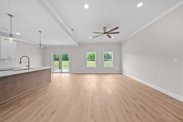 56 Deer Valley Cir, Winchester, TN 37398