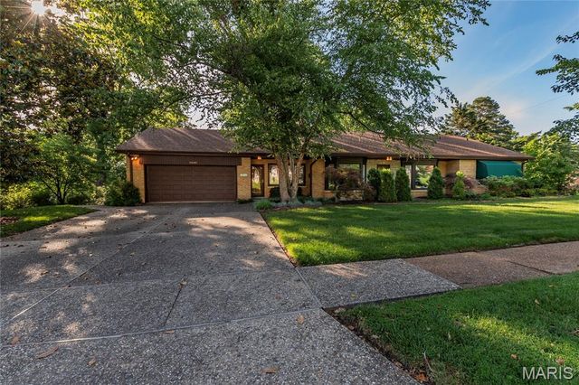3540 Wintergreen Lane, St Louis, MO 63125