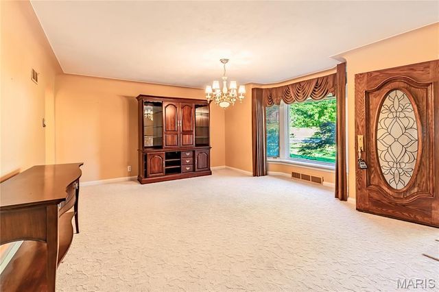 3540 Wintergreen Lane, St Louis, MO 63125