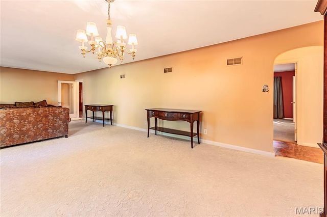 3540 Wintergreen Lane, St Louis, MO 63125