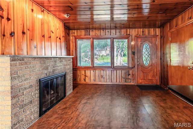 3540 Wintergreen Lane, St Louis, MO 63125
