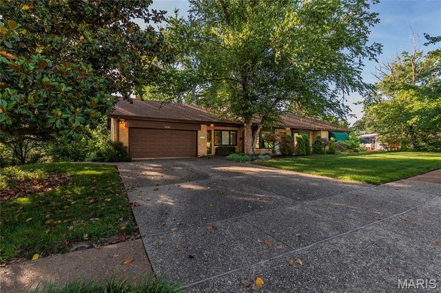 3540 Wintergreen Lane, St Louis, MO 63125