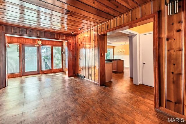 3540 Wintergreen Lane, St Louis, MO 63125