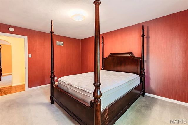 3540 Wintergreen Lane, St Louis, MO 63125