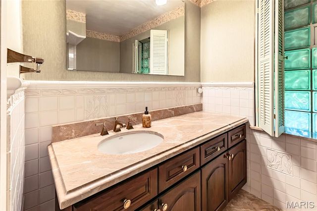 3540 Wintergreen Lane, St Louis, MO 63125