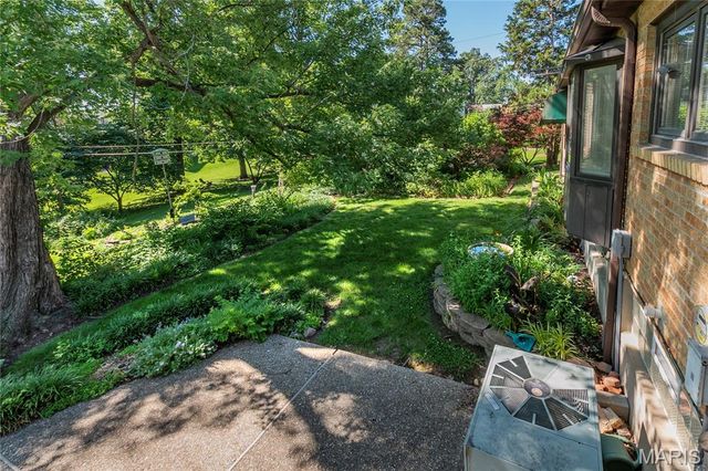 3540 Wintergreen Lane, St Louis, MO 63125