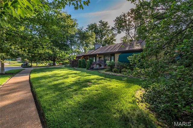 3540 Wintergreen Lane, St Louis, MO 63125