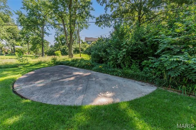 3540 Wintergreen Lane, St Louis, MO 63125