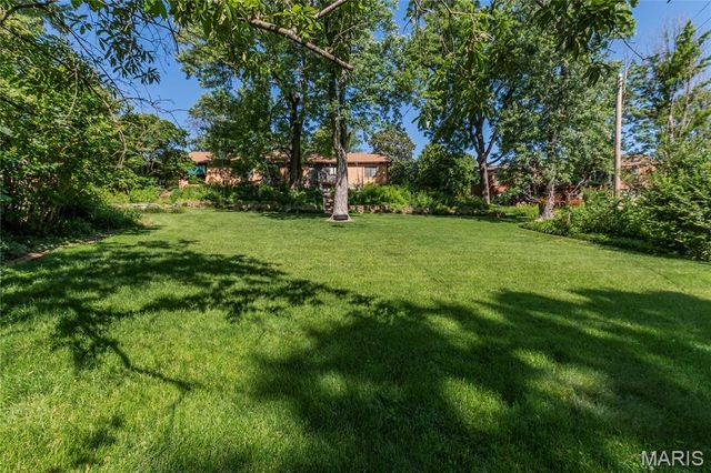 3540 Wintergreen Lane, St Louis, MO 63125