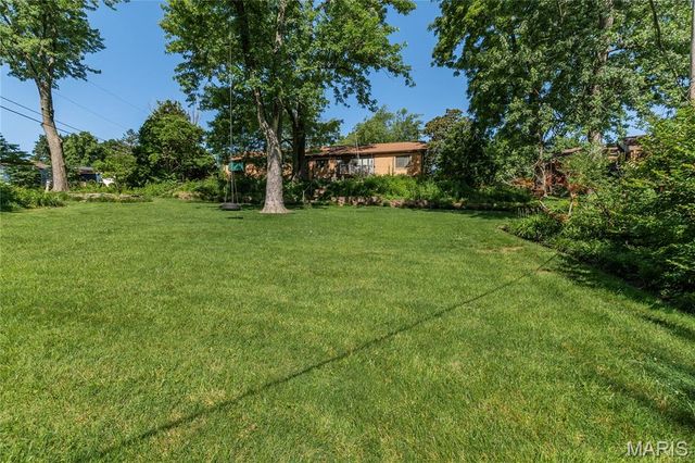 3540 Wintergreen Lane, St Louis, MO 63125