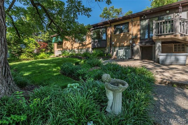 3540 Wintergreen Lane, St Louis, MO 63125