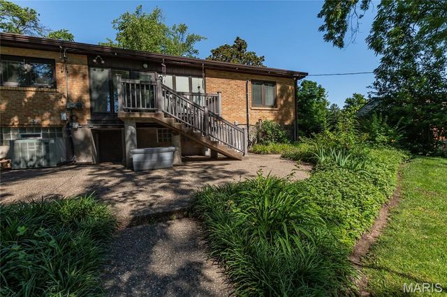 3540 Wintergreen Lane, St Louis, MO 63125