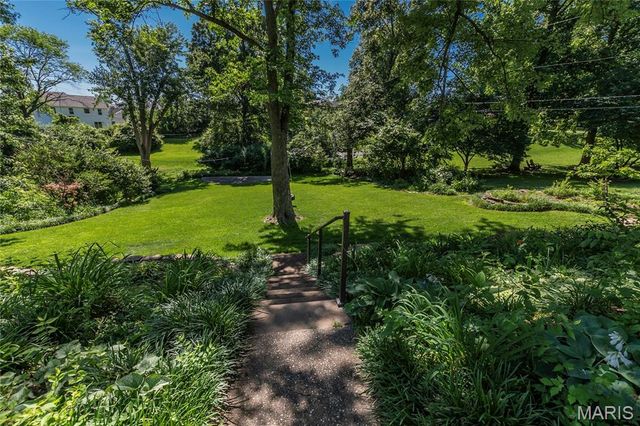 3540 Wintergreen Lane, St Louis, MO 63125