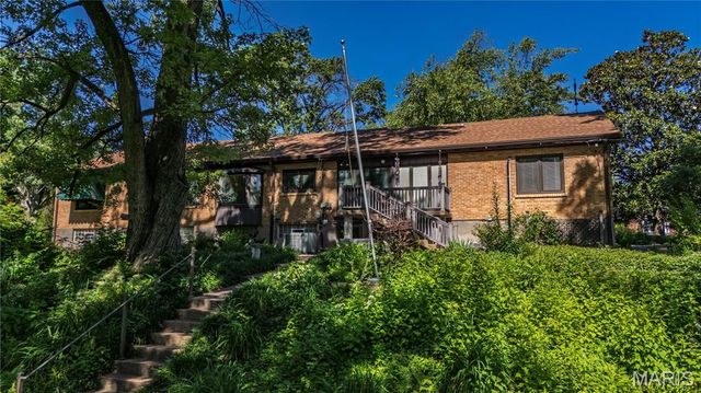 3540 Wintergreen Lane, St Louis, MO 63125