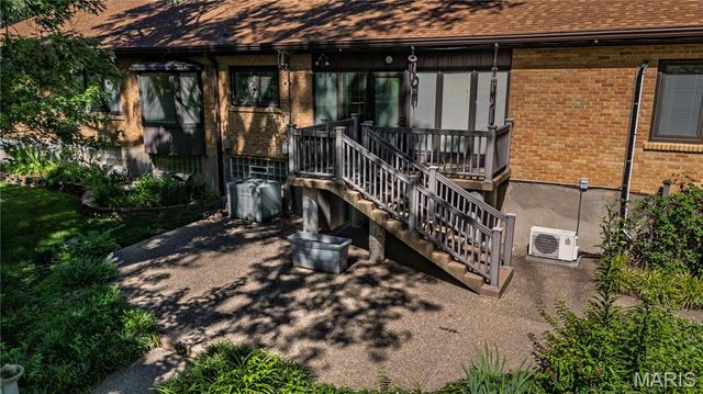 3540 Wintergreen Lane, St Louis, MO 63125
