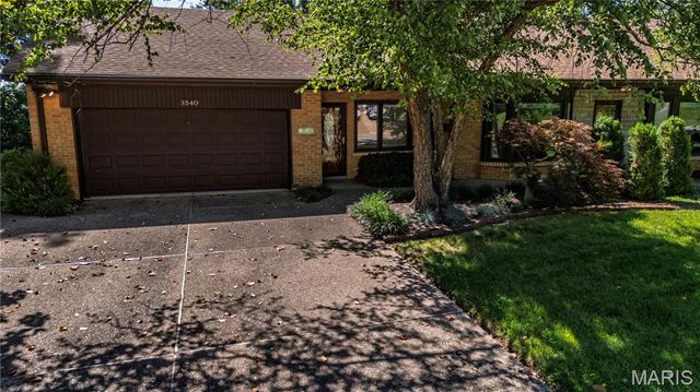 3540 Wintergreen Lane, St Louis, MO 63125