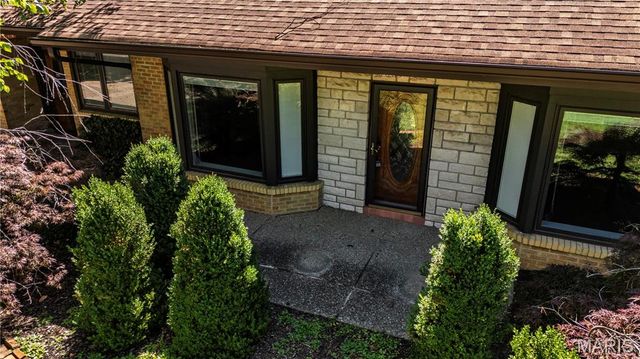 3540 Wintergreen Lane, St Louis, MO 63125