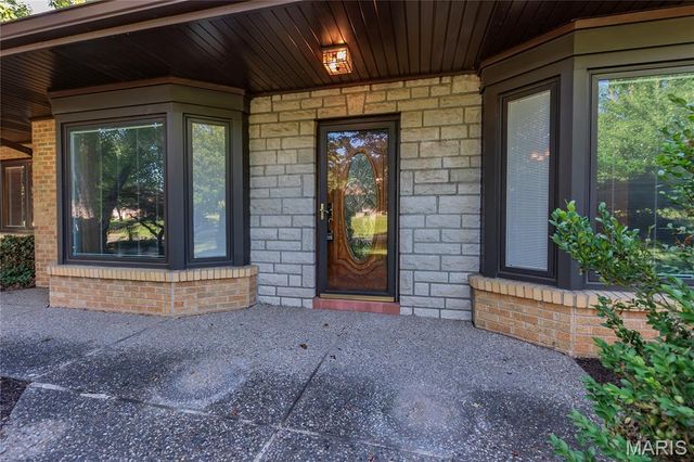 3540 Wintergreen Lane, St Louis, MO 63125