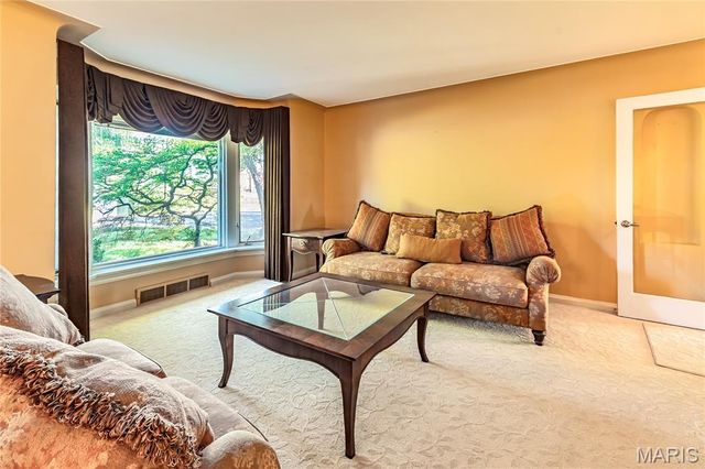 3540 Wintergreen Lane, St Louis, MO 63125