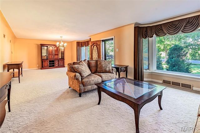 3540 Wintergreen Lane, St Louis, MO 63125