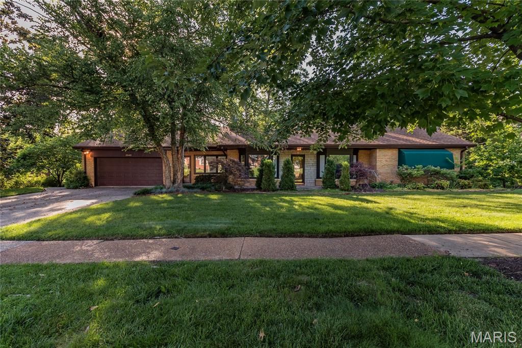 3540 Wintergreen Lane, St Louis, MO 63125