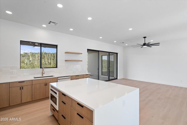 42855 N 22ND Street, New River, AZ 85087