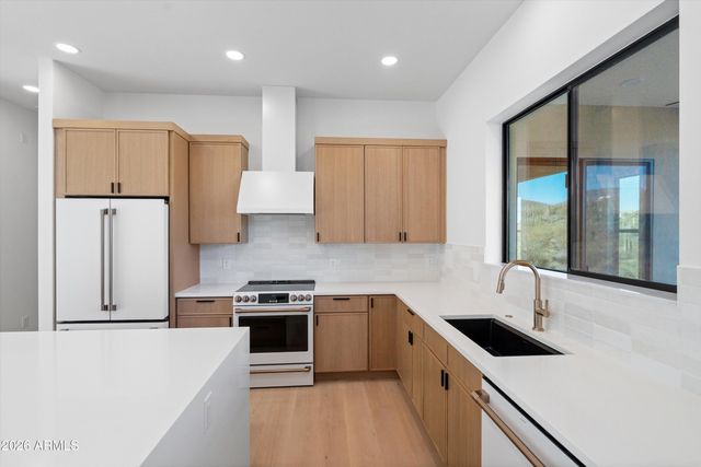 42855 N 22ND Street, New River, AZ 85087