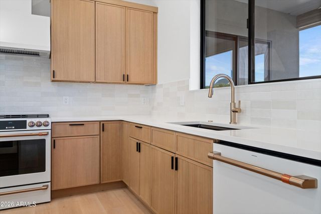 42855 N 22ND Street, New River, AZ 85087