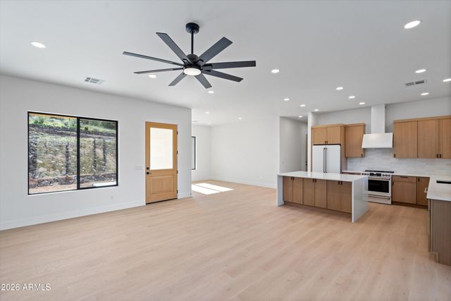 42855 N 22ND Street, New River, AZ 85087