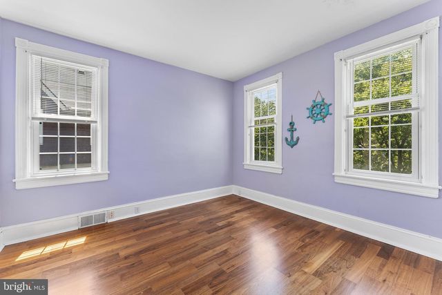 419 ELM AVE, Riverton, NJ 08077