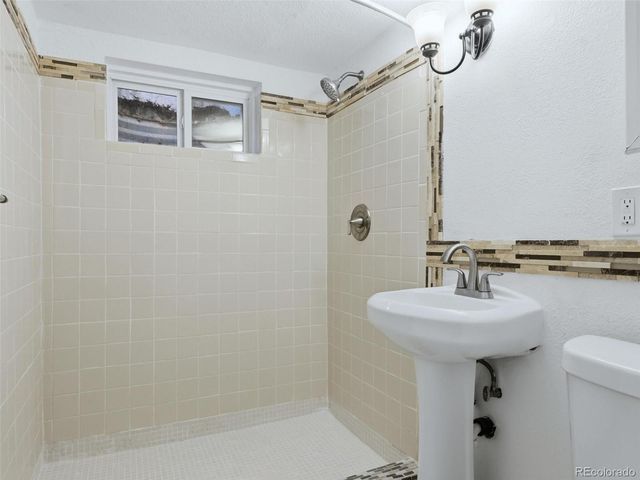 3206 Vaughn Street N, Aurora, CO 80011